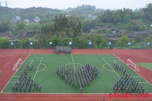 四川省武胜职业中专学校,坐落在武胜县城北郊的长滩寺河畔,离县城中心